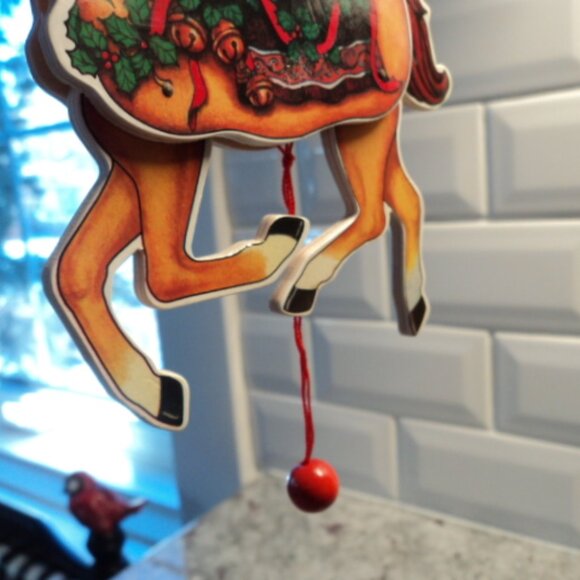 vintage Christmas wooden pull string ornament - Picture 3 of 3